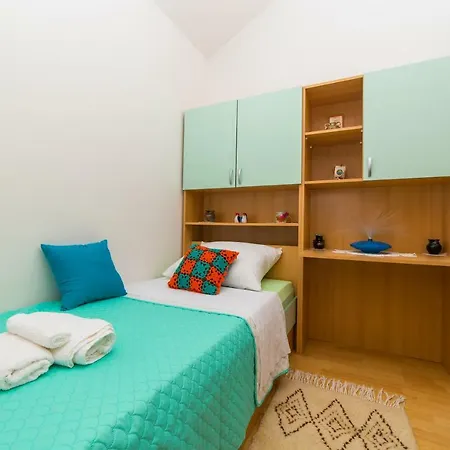 Apartman Lara *