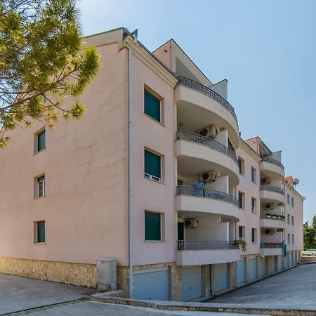 Apartman Lara